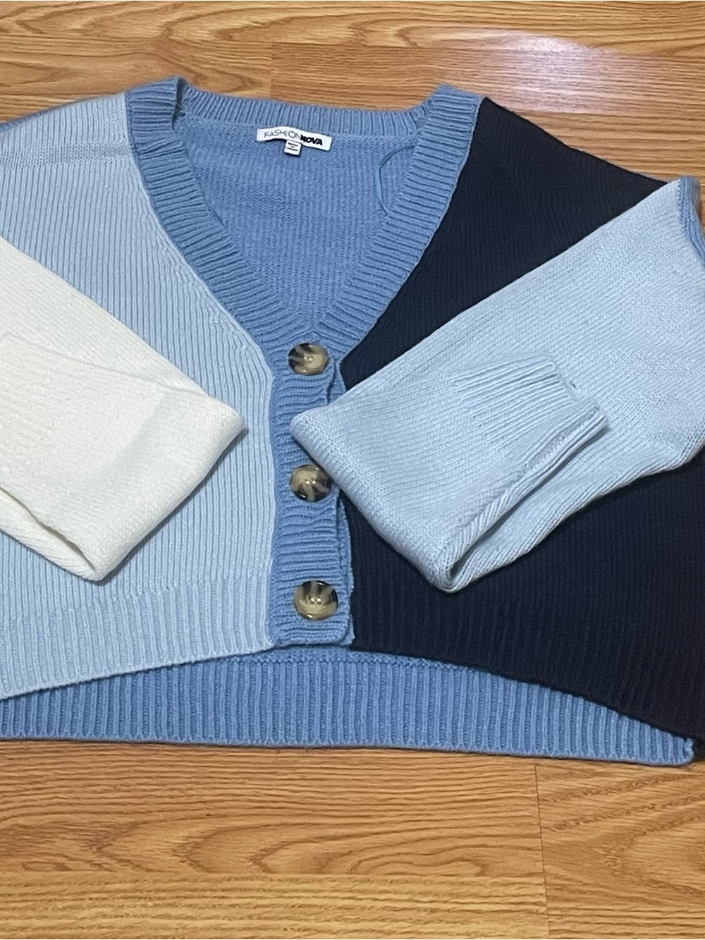 Fashion Nova Colorblock V-Neck Cropped Sweater - Light Blue/White/Navy